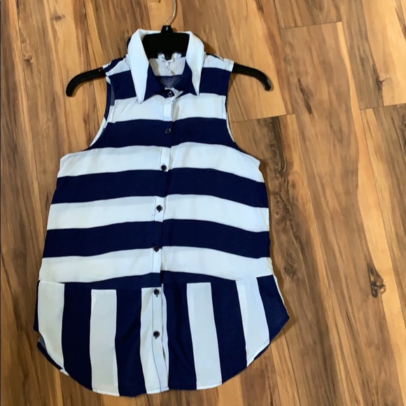 Slendid Magnolia Striped Sleeveless Blouse - Picture 3 of 6